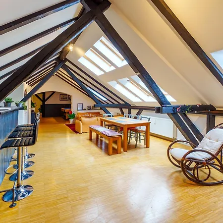 Urban Living Unter Den Daechern Der Goettinger Altstadt Homestay Gottingen